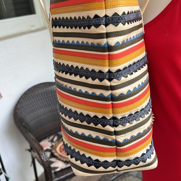 TORY BURCH LEATHER TOTE .. xl sized - Picture 5 of 9